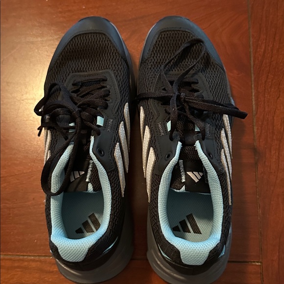 Size 8.5 Adidas Womens Black and light gray strip Sneakers - Picture 3 of 6